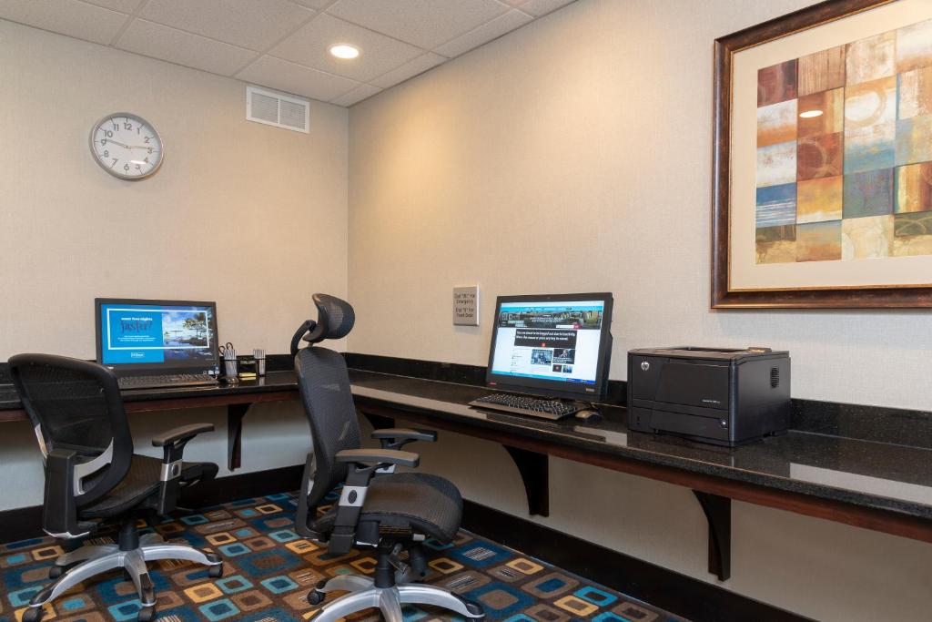 Hampton Inn & Suites Cleveland-Airport/Middleburg Heights - image 6