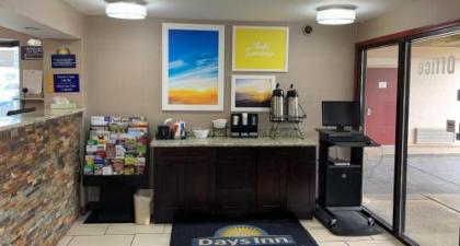 Days Inn by Wyndham Middleburg Heights - image 3