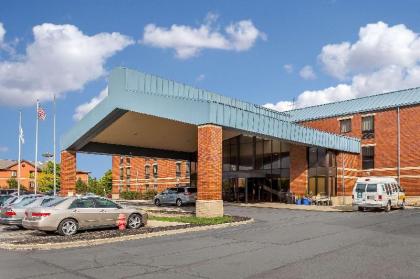 Comfort Inn Cleveland Airport - image 1