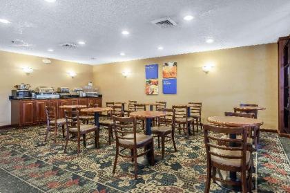 Comfort Inn Cleveland Airport - image 11