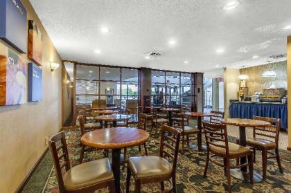 Comfort Inn Cleveland Airport - image 12