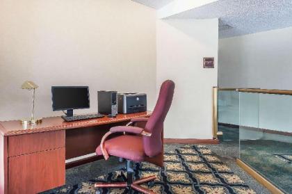 Comfort Inn Cleveland Airport - image 9