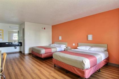 Motel 6-Middleburg Heights OH - Cleveland - image 12