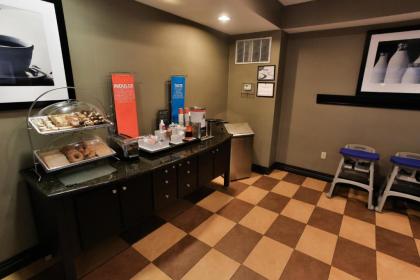 Hampton Inn & Suites Middlebury - image 4