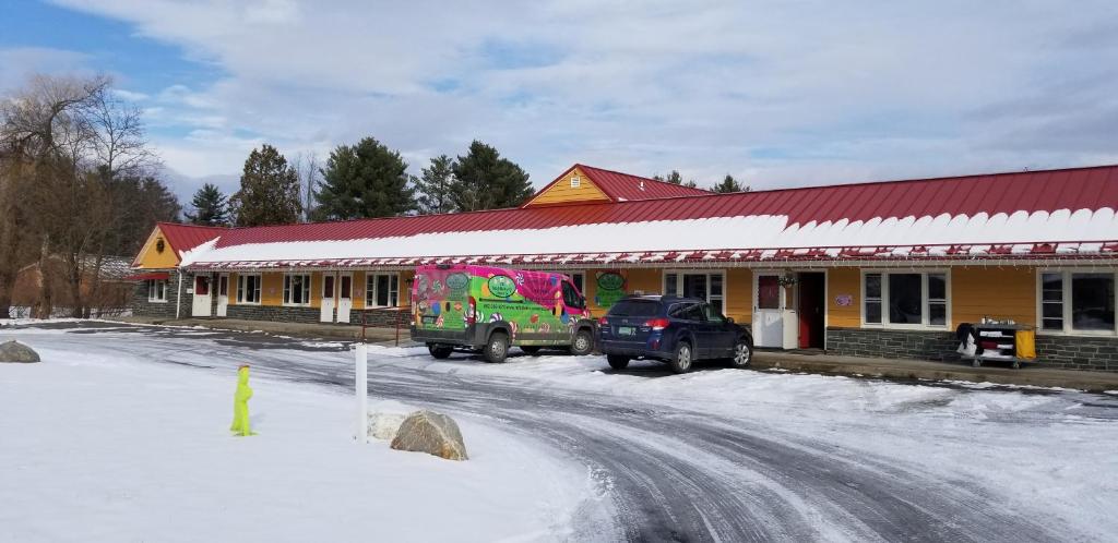 Middlebury Sweets Motel - main image