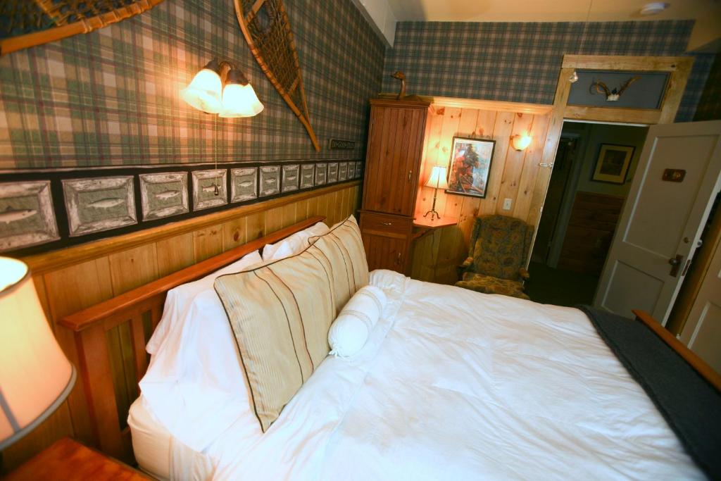 Waybury Inn - image 2