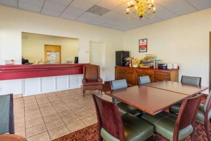 Econo Lodge - image 2