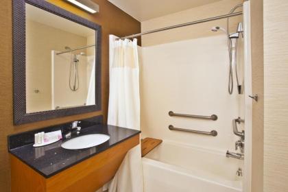 Fairfield Inn & Suites by Marriott Madison West/Middleton - image 3