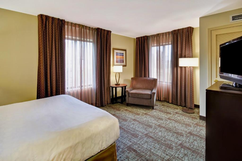 Staybridge Suites Middleton/Madison-West an IHG Hotel - image 6