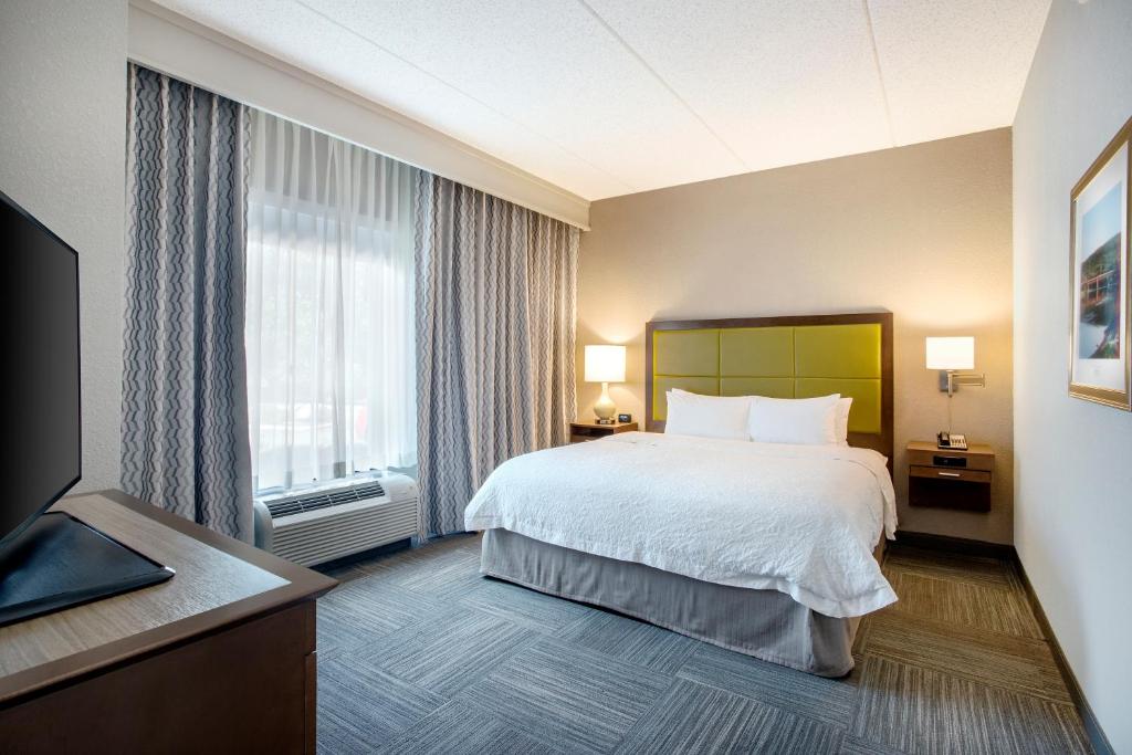 Hampton Inn Middletown - image 3