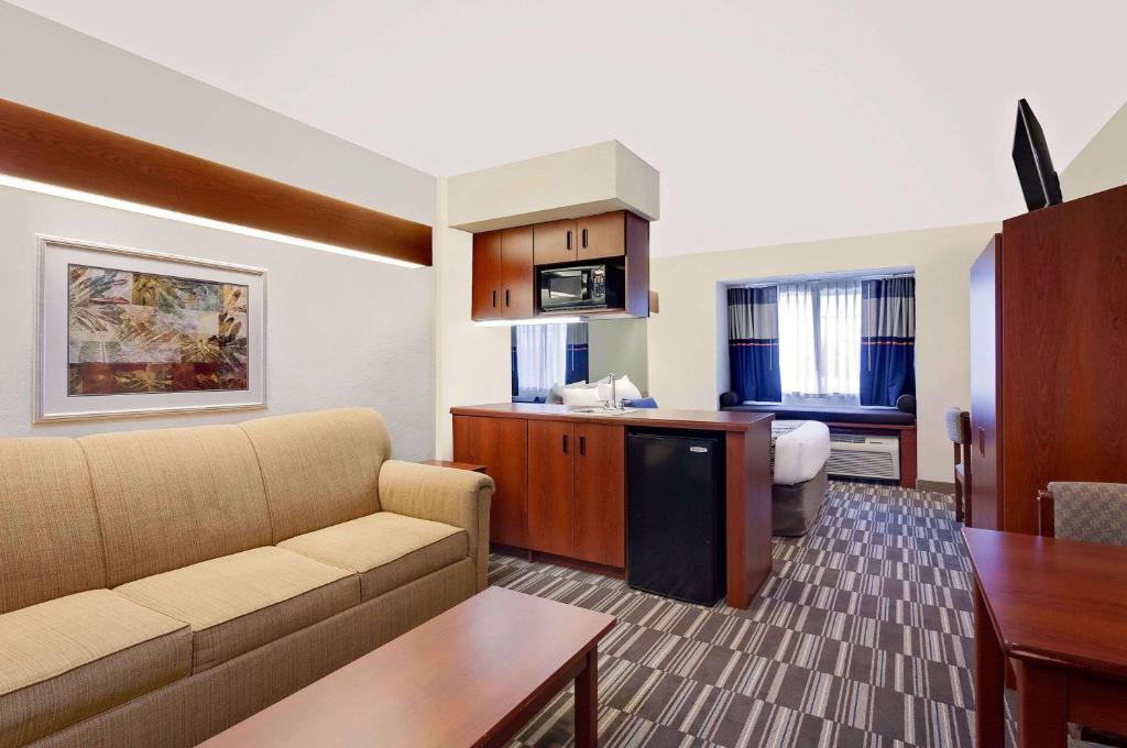 Microtel Inn & Suites by Wyndham Middletown - image 3