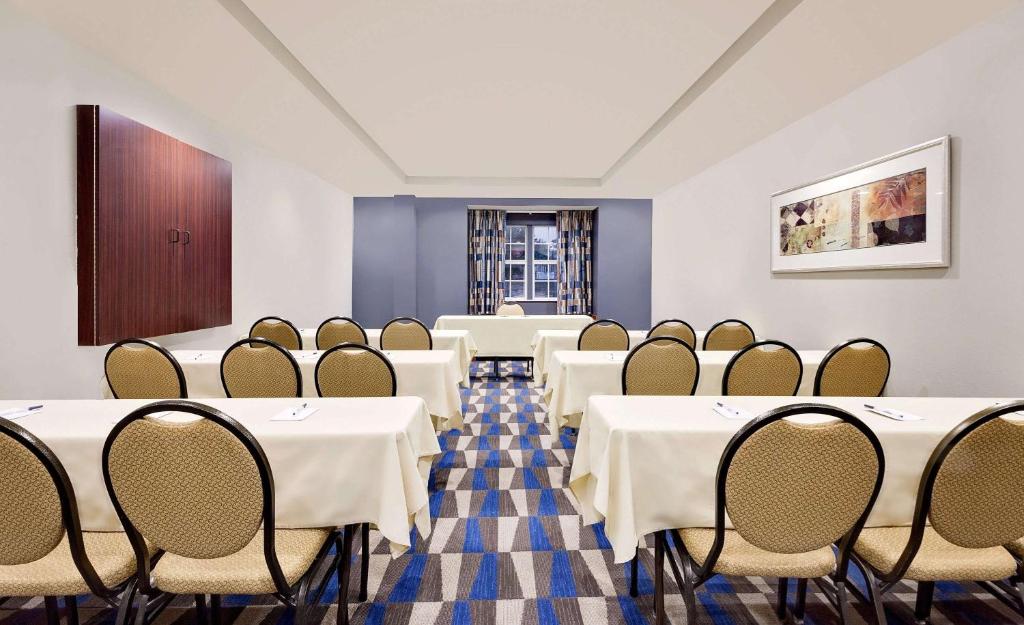 Microtel Inn & Suites by Wyndham Middletown - image 5