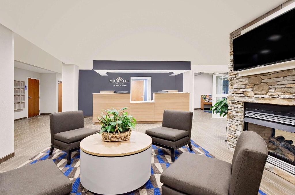 Microtel Inn & Suites by Wyndham Middletown - image 6