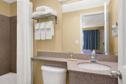 Days Inn by Wyndham Middletown - image 10