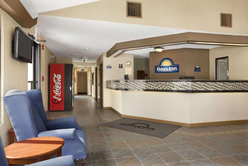 Days Inn by Wyndham Middletown - image 5