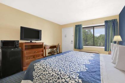 Days Inn by Wyndham Middletown - image 7