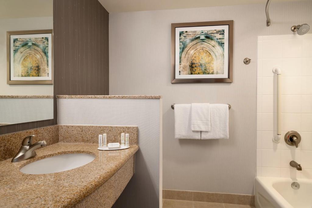 Courtyard by Marriott Middletown Goshen - image 2