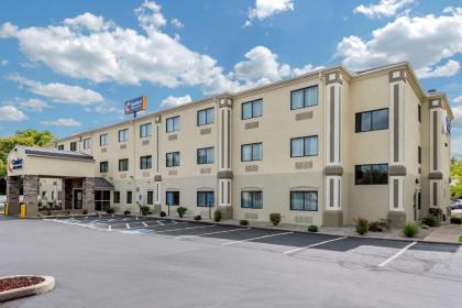 Comfort Inn & Suites - image 2