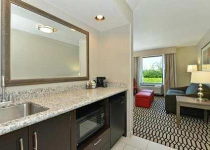 Hampton Inn Middletown - image 2