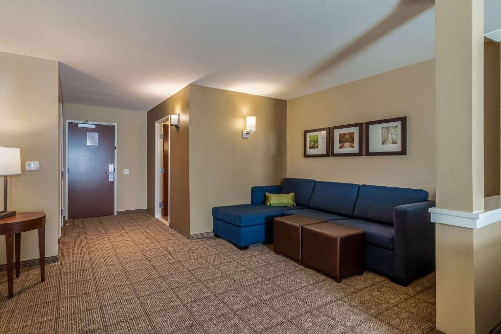 Comfort Inn & Suites - Harrisburg Airport - Hershey South - image 4