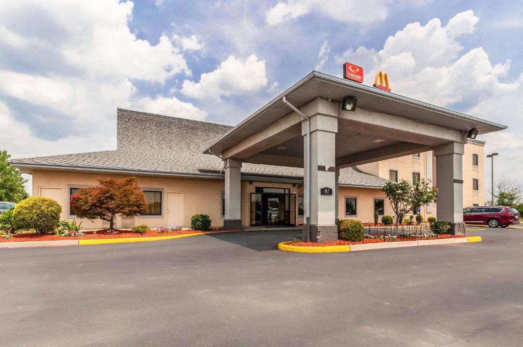 Econo Lodge Inn & Suites Middletown - main image