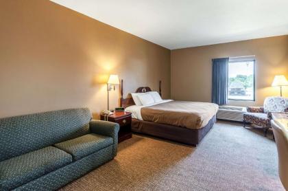 Econo Lodge Inn & Suites Middletown - image 11