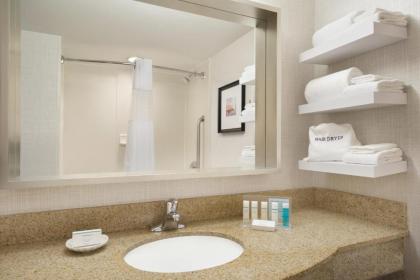 Hampton Inn & Suites Middletown - image 16