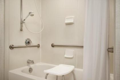 Hampton Inn & Suites Middletown - image 17