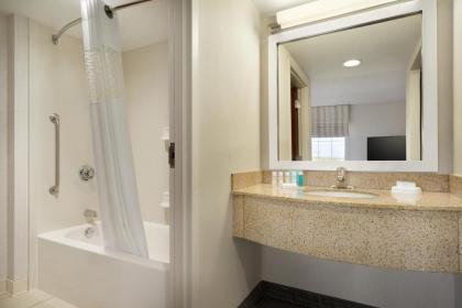 Hampton Inn & Suites Middletown - image 18