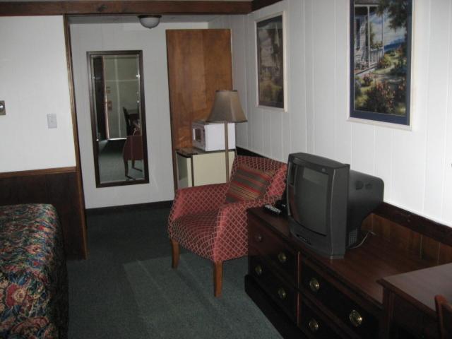 Sea Whale Motel - image 7