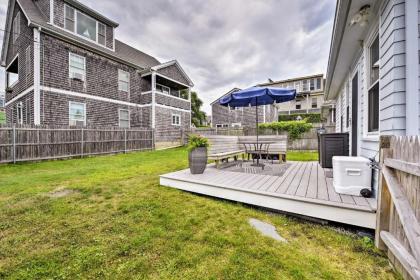 Idyllic Newport Area Cottage - Walk to First Beach - image 1