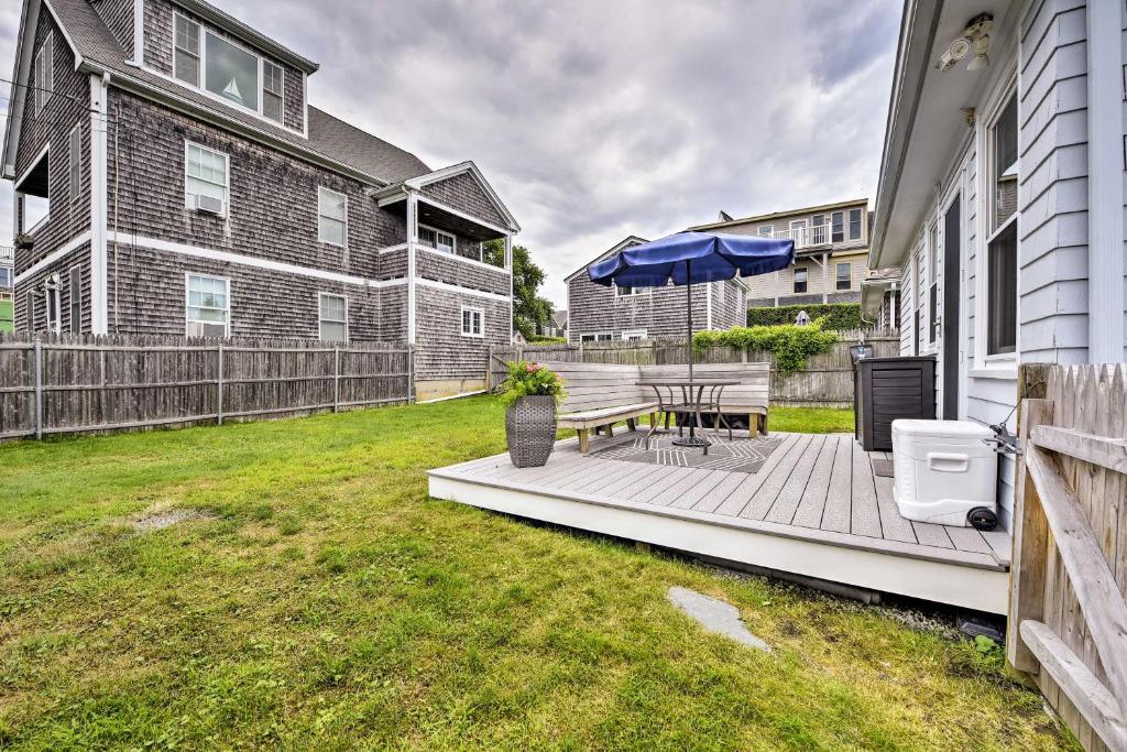 Idyllic Newport Area Cottage - Walk to First Beach - main image