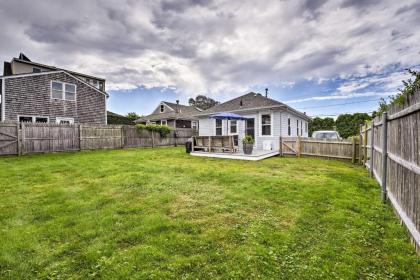 Idyllic Newport Area Cottage - Walk to First Beach - image 10