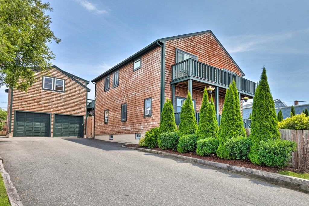 Coastal Abode with Beach Views Walk to Beach and Bars! - image 5