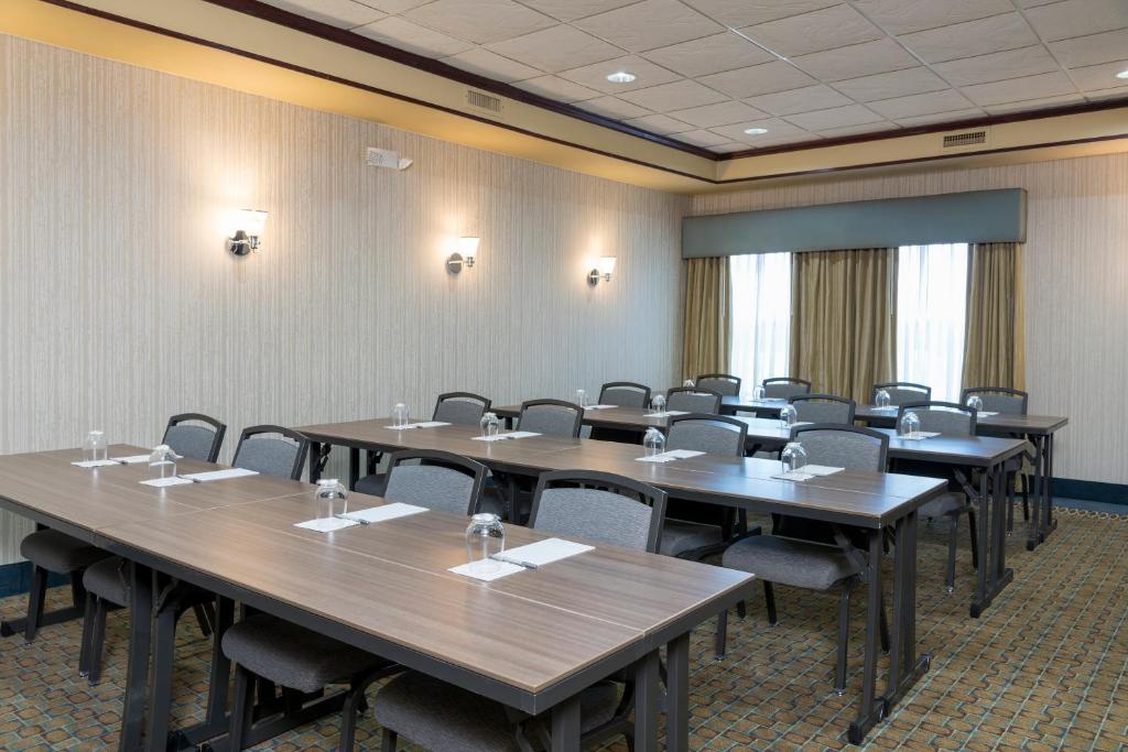 Hampton Inn Midland - image 3