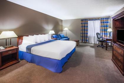 Days Inn by Wyndham Midland - image 2