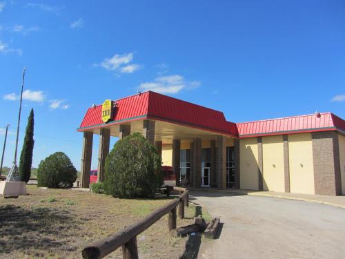 West Texas Inn & Suites Midland - image 4