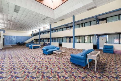 Days Inn by Wyndham Midland - image 3