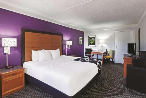 La Quinta Inn by Wyndham Midland - main image