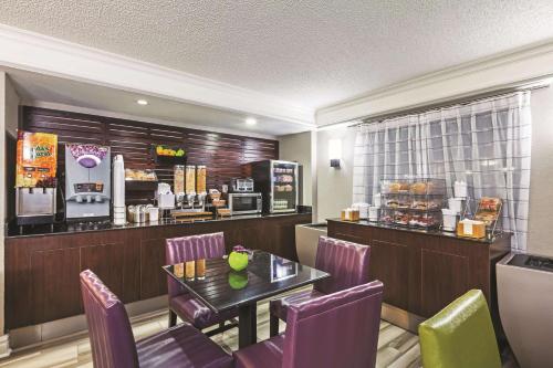 La Quinta Inn by Wyndham Midland - image 5