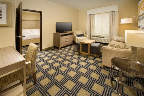 Homewood Suites by Hilton Midland - image 2