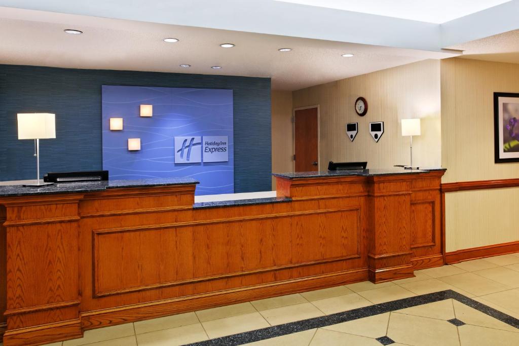 Holiday Inn Express Richmond-Brandermill-Hull Street an IHG Hotel - image 3