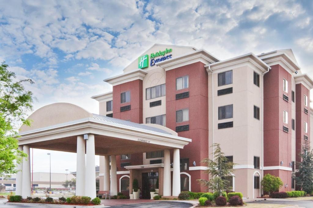 Holiday Inn Express & Suites Midwest City an IHG Hotel - image 7