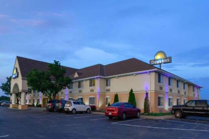 Days Inn by Wyndham Milan Sandusky South - image 4