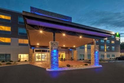 Holiday Inn Express  Suites   milan   Sandusky Area an IHG Hotel milan