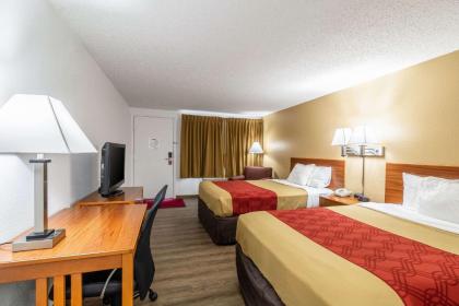 Econo Lodge Miles City - image 11