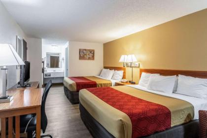 Econo Lodge Miles City - image 15