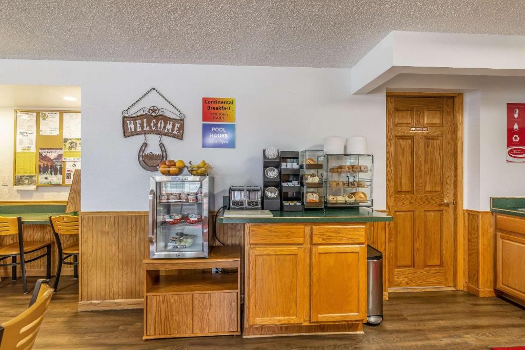 Econo Lodge Miles City - image 3