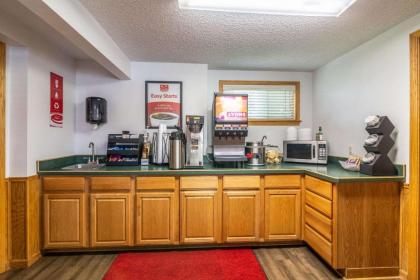 Econo Lodge Miles City - image 9