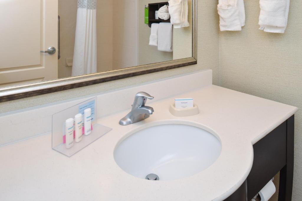 Hampton Inn Milford - image 6